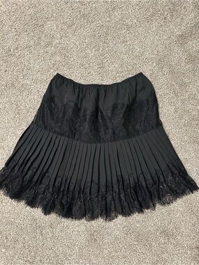 Amazon Fashion Brand Black Pleated Lace-Trim Mini Skirt